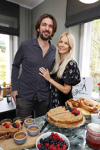 Max Wiedemann, Tina Kaiser @ Cyfarm X Lovehealing Yogabrunch in der Cyfarm in Starnberg am 25.10.2021. Credit: Vivi Simon / Fotocafe